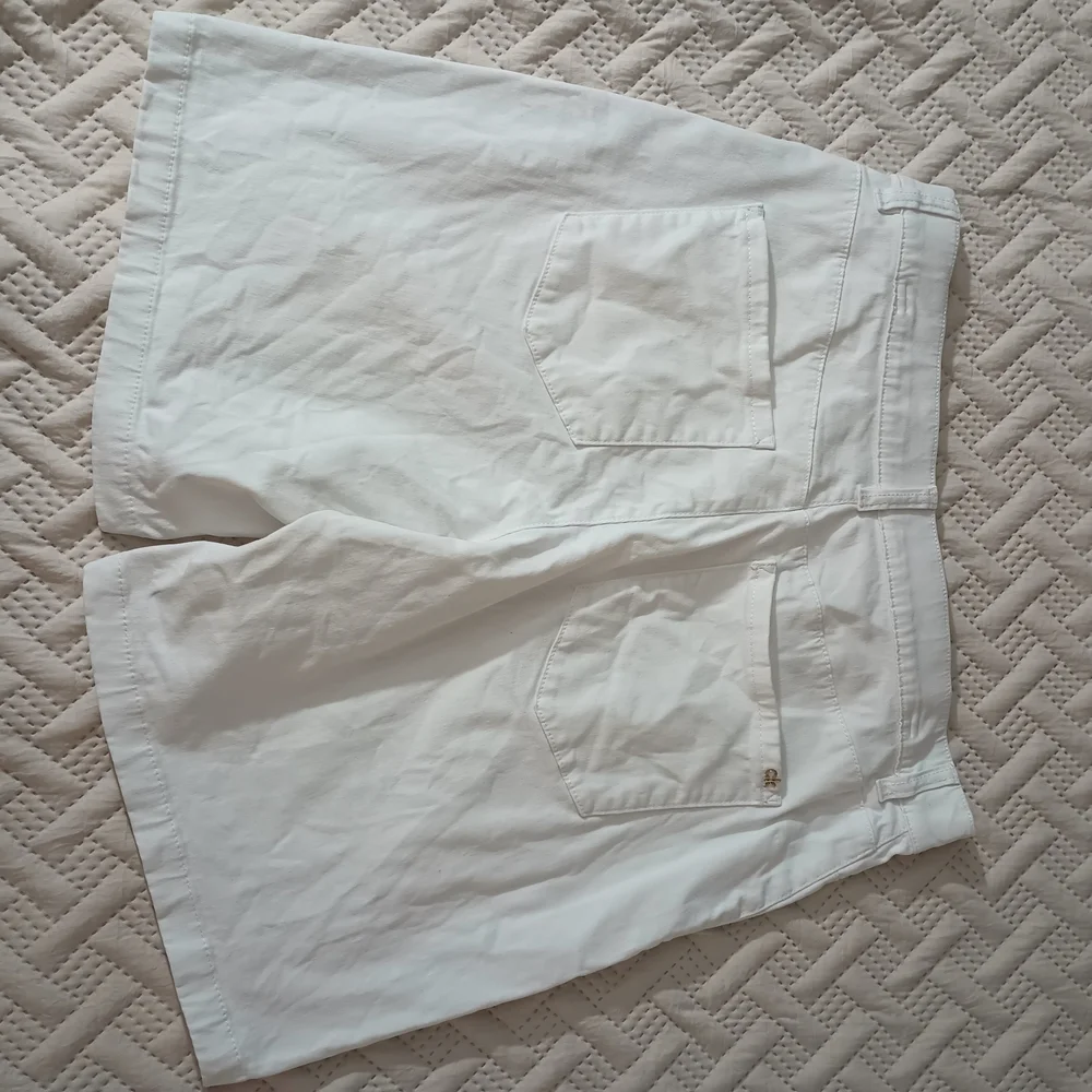 Calvin‎ Klein White Bermuda Shorts Classic Cotton 10